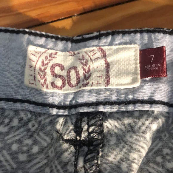 Patterned Shorts - Picture 4 of 5